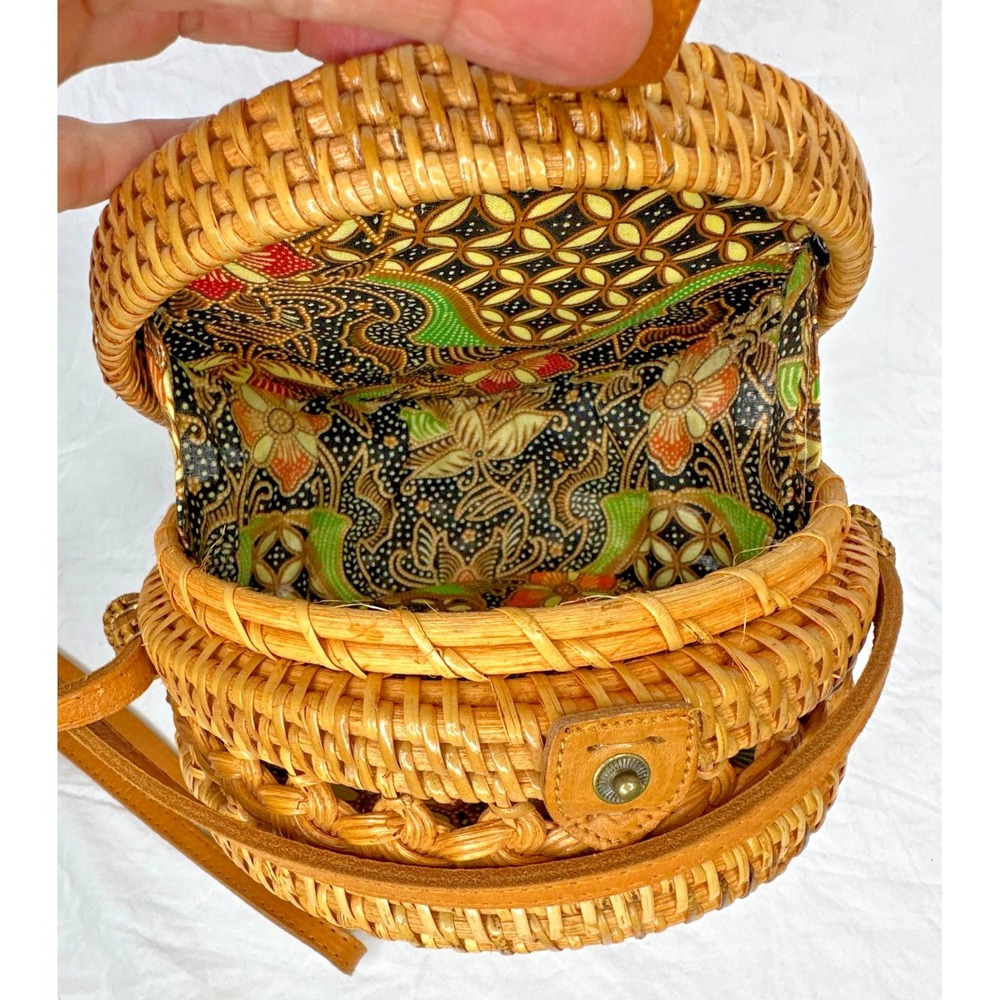 Round Wicker Woven Crossbody Bali Bag purse Baik fabric lining Purse - Picture 11 of 16
